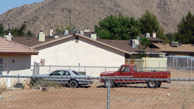 20332 Pawhuska Rd in Apple Valley, CA - Building Photo - Building Photo