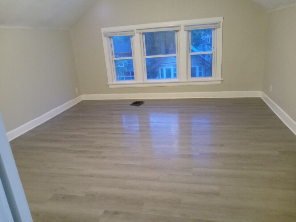 1527 Dixmont Ave in Cincinnati, OH - Building Photo