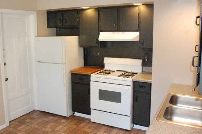 27 Harper St, Unit 1 in Rochester, NY - Building Photo - Building Photo