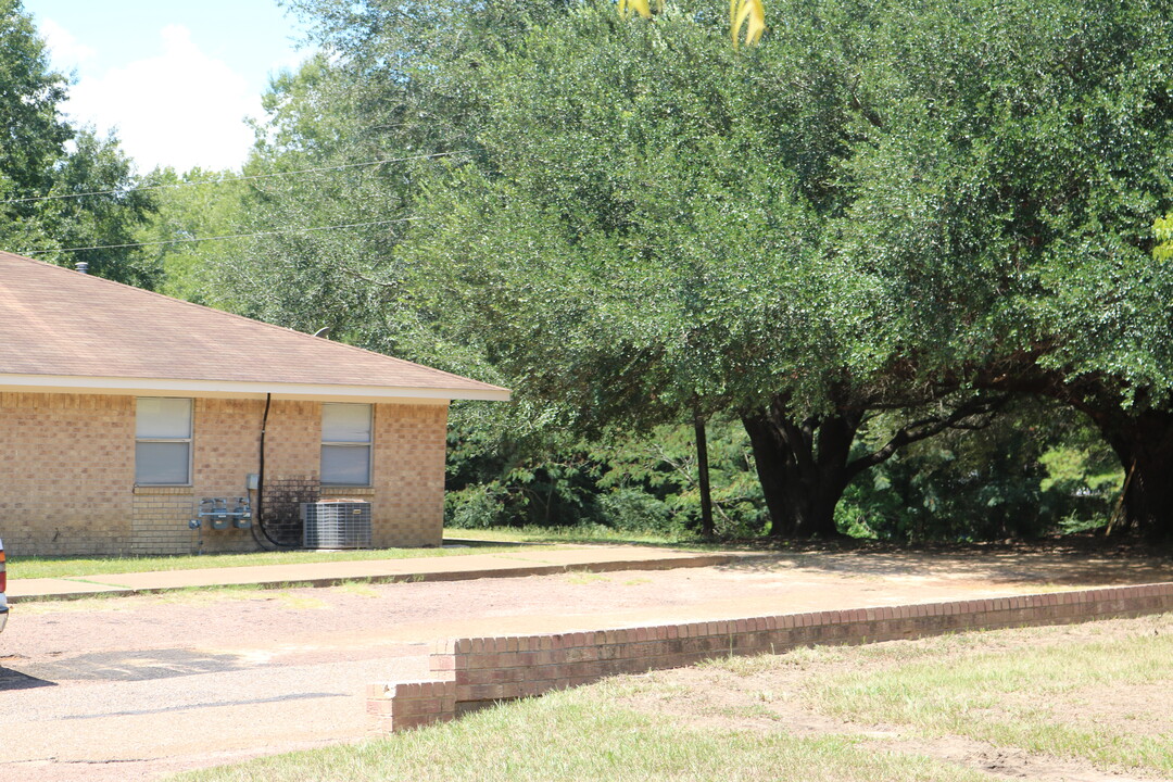 112 El Camino W in Chireno, TX - Building Photo