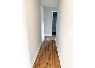 Beecher 860 in Cincinnati, OH - Building Photo - Interior Photo