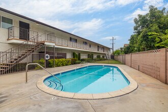 15327 Woodruff Pl in Bellflower, CA - Building Photo - Building Photo