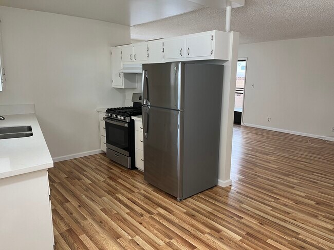 Sherman Oaks Moorpark Apartments in Sherman Oaks, CA - Building Photo - Building Photo
