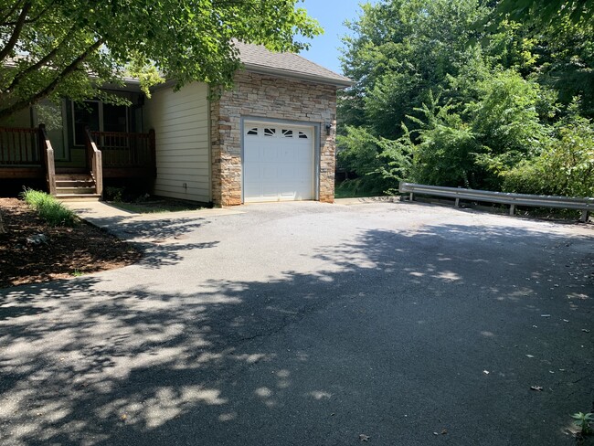 38 Douglas Fir Ave in Arden, NC - Foto de edificio - Building Photo