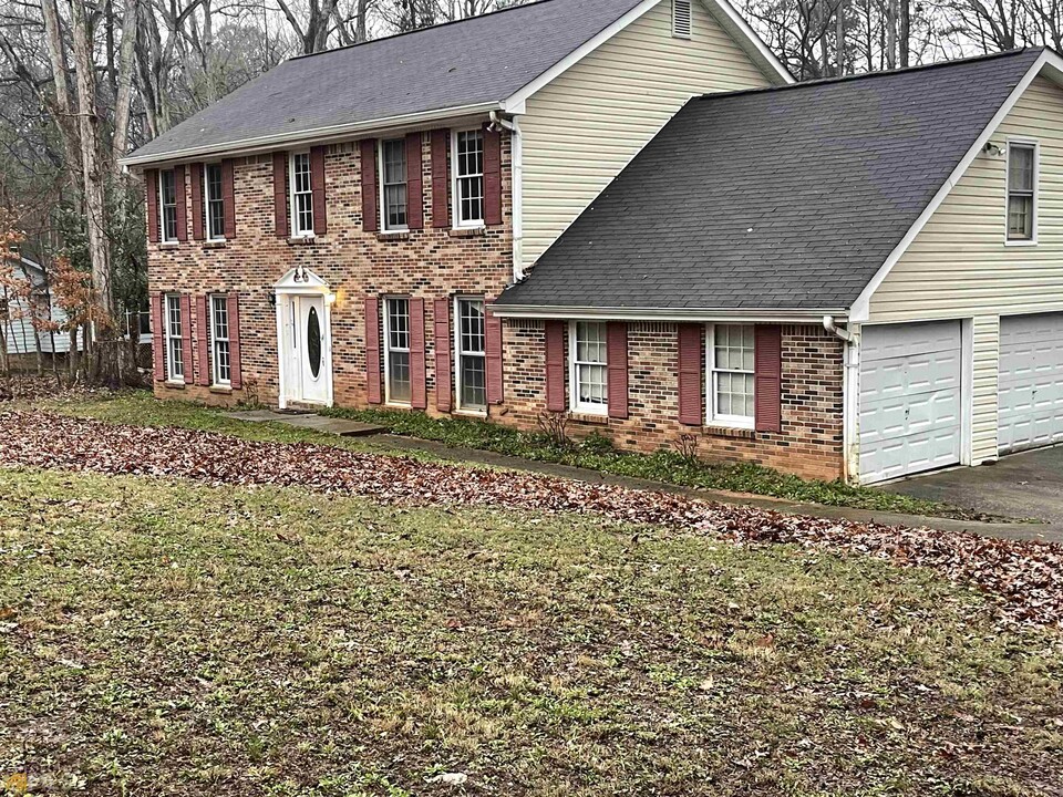 330 White Oak Way in Fayetteville, GA - Building Photo