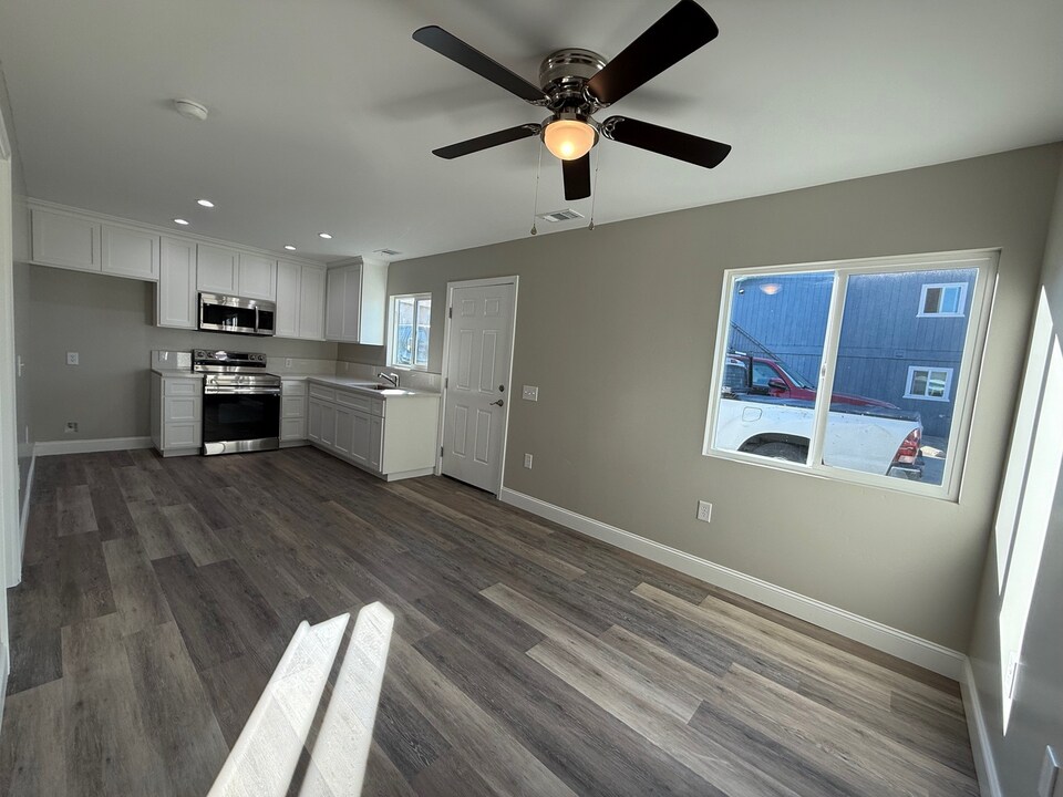 321-327 W Boone St in Santa Maria, CA - Building Photo