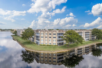 South Hampton in Tamarac, FL - Foto de edificio - Building Photo