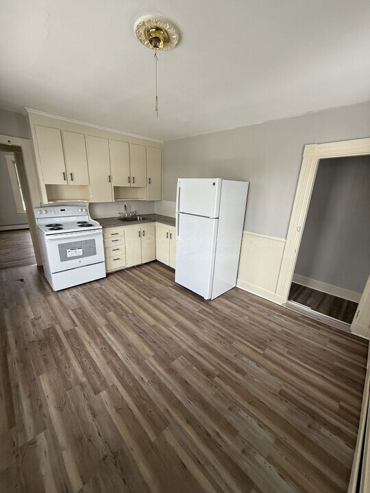 2 Front Pl in Waterville, ME - Building Photo