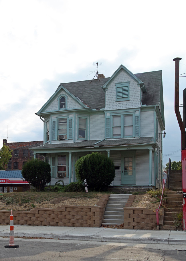 1125 N Main St in Dayton, OH - Foto de edificio - Building Photo