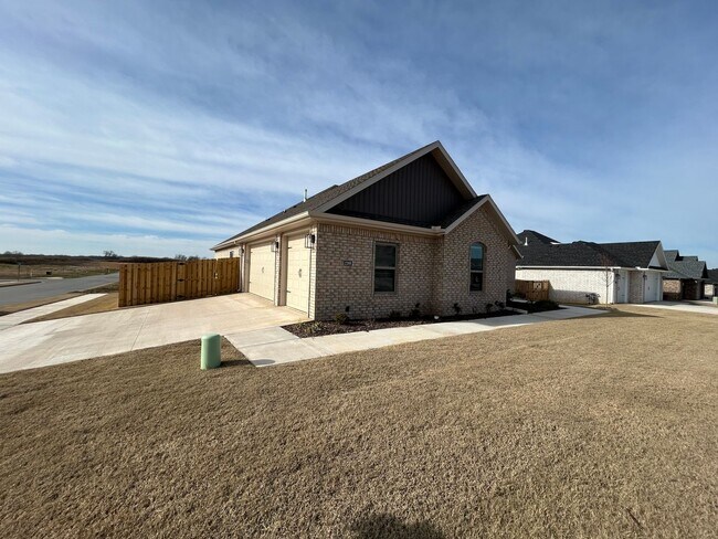 2201 Salmon St in Pea Ridge, AR - Building Photo - Building Photo