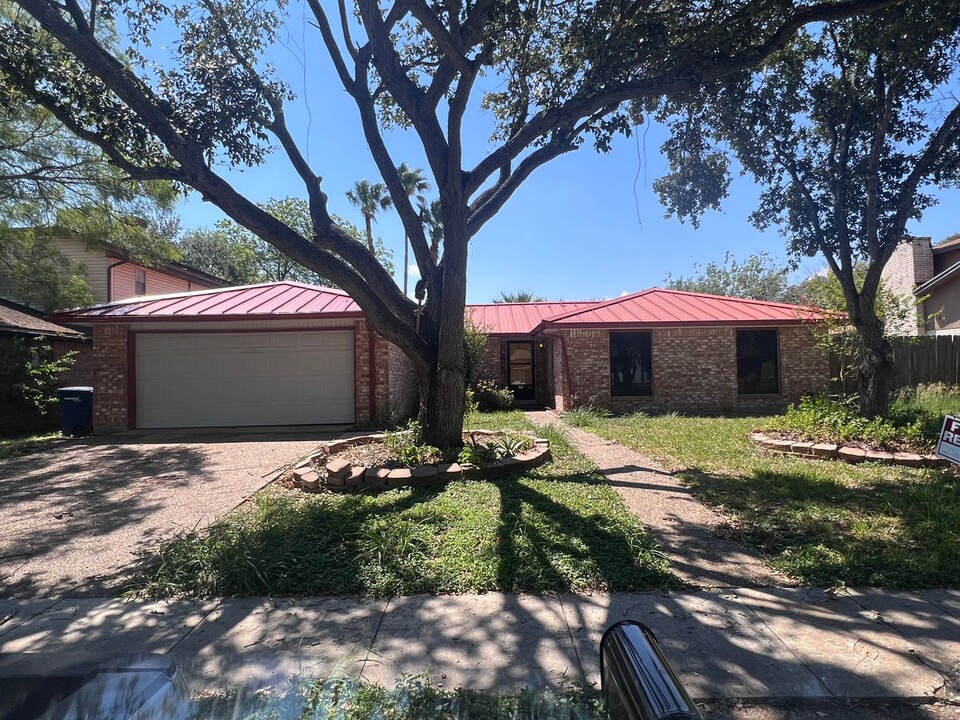 9317 Evening Star Ln in Corpus Christi, TX - Building Photo