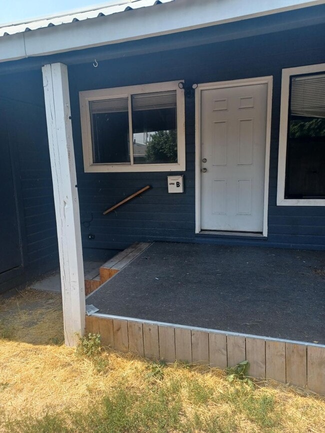 2441 Eberlein Ave in Klamath Falls, OR - Building Photo - Building Photo