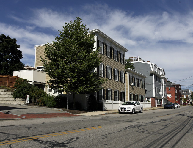 137 Merrimac St in Newburyport, MA - Building Photo - Building Photo