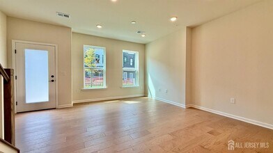 618 Sadie Cir in New Brunswick, NJ - Building Photo - Building Photo