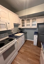 3412 Kenbrooke Ct in Kalamazoo, MI - Building Photo - Building Photo