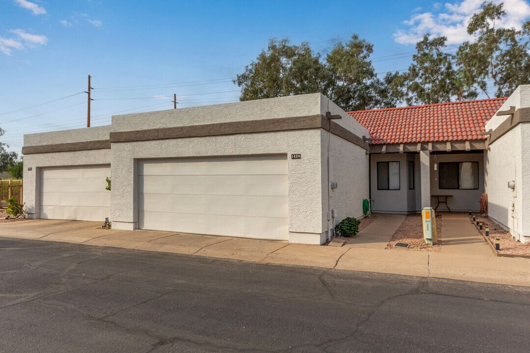1424 N Dorsey Ln in Tempe, AZ - Building Photo