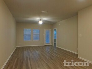 1805 Ash Oak Ln in Heartland, TX - Foto de edificio - Building Photo