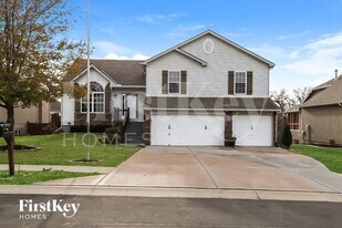 8942 N Essex Dr in Kansas City, MO - Building Photo