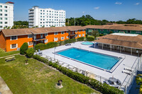 Weatherly Condominiums in Orlando, FL - Foto de edificio - Building Photo