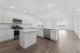 1226 SEAN CURRAN Ct in Okahumpka, FL - Building Photo - Building Photo