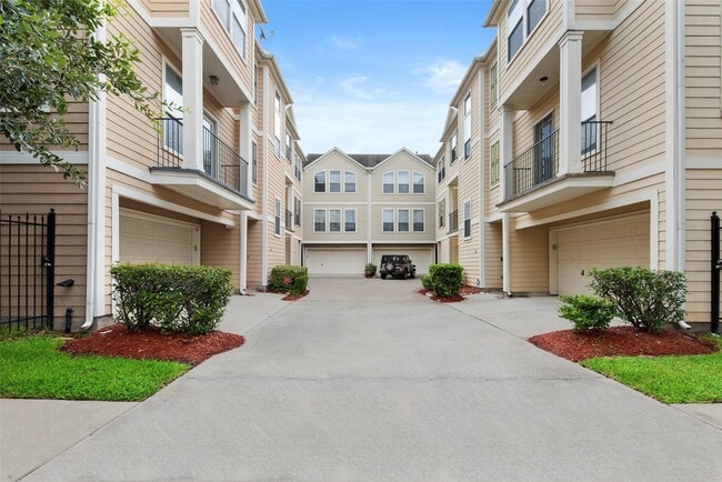 property at 1211 Ennis St