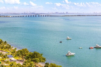 1717 N Bayshore Dr in Miami, FL - Building Photo - Building Photo
