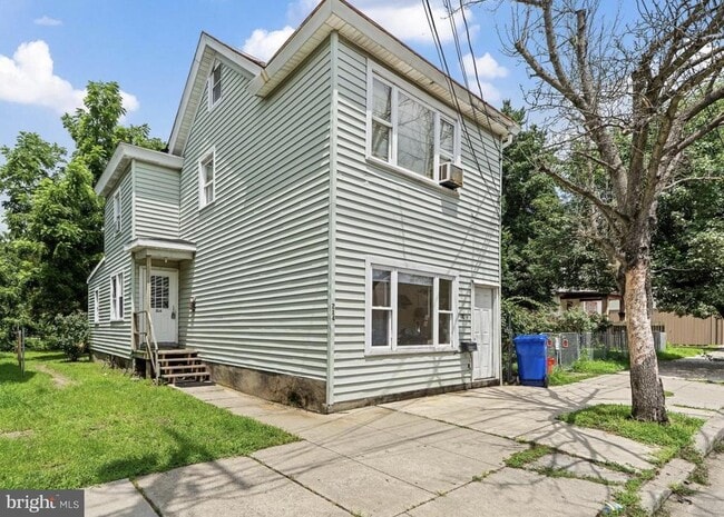 property at 214 E Broad St
