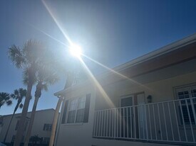 202 Silver Lake Dr in Venice, FL - Building Photo