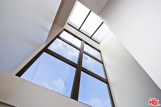 1849 Fox Hills Dr in Los Angeles, CA - Building Photo - Building Photo