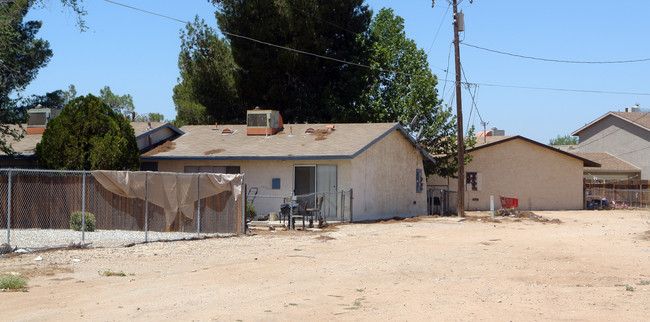 15341 Broken Bow Rd in Apple Valley, CA - Building Photo - Building Photo