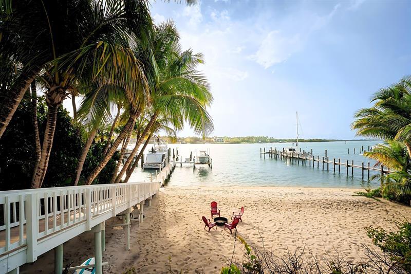 17649 SE Federal Hwy in Tequesta, FL - Building Photo