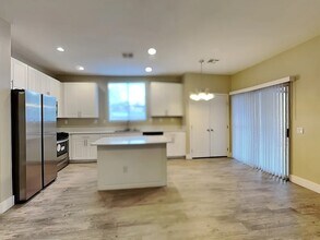 8079 Sweet Clover Ct in Las Vegas, NV - Building Photo - Building Photo
