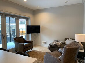 1221 W Eddy St, Unit 1 in Chicago, IL - Foto de edificio - Building Photo