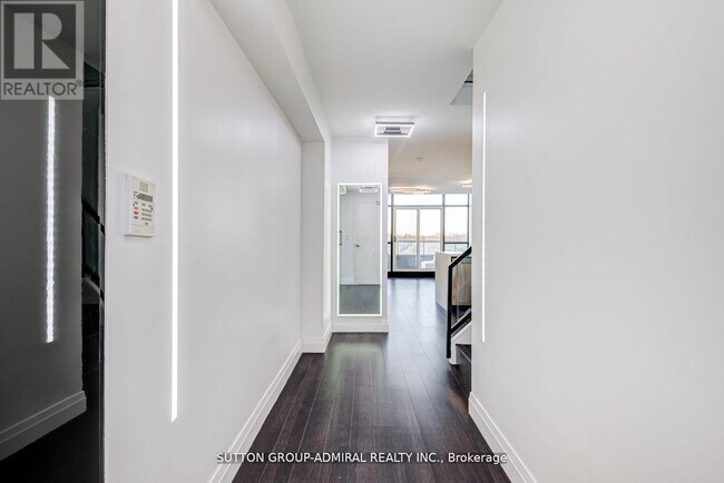 200 Manitoba St in Toronto, ON - Building Photo - Building Photo