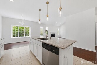 133 Savoth Ln in Woodbridge Township, NJ - Building Photo - Building Photo