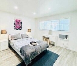 11825 National Blvd, Unit 5 in Los Angeles, CA - Building Photo - Building Photo