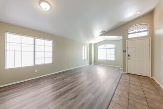 11402 W Davis Ln in Avondale, AZ - Building Photo - Building Photo