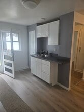 52 Prospect Ave, Unit Beachview Apartment in West Haven, CT - Building Photo - Building Photo