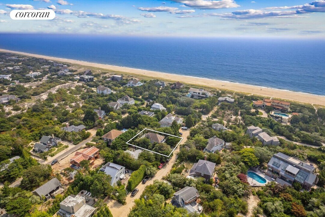 69 Clinton Academy Ln in Amagansett, NY - Building Photo