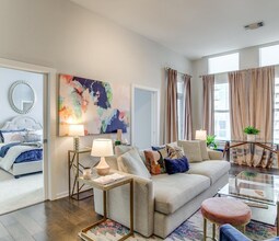 2323 N Houston St in Dallas, TX - Foto de edificio - Building Photo