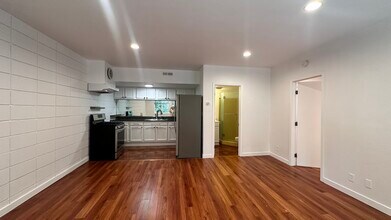 1714 Royal Blvd in Glendale, CA - Foto de edificio - Building Photo