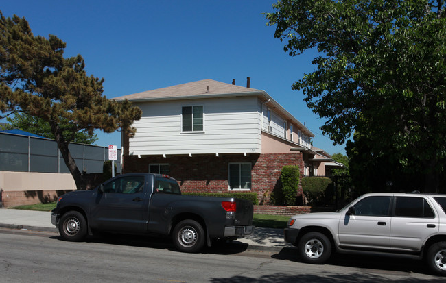 626 E Providencia Ave in Burbank, CA - Building Photo - Building Photo