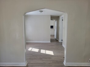 479 N Eureka Ave in Columbus, OH - Building Photo - Building Photo