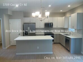 3709 Cacto Ct in Rio Rancho, NM - Building Photo - Building Photo