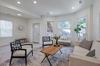 1808 N Karlov Ave in Chicago, IL - Building Photo - Building Photo