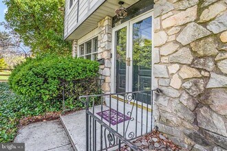 1057 Fitzwatertown Rd in Roslyn, PA - Building Photo - Building Photo