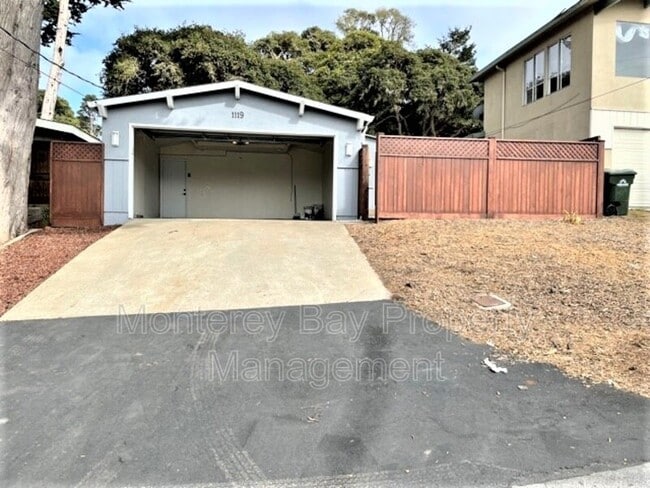 1119 Presidio Blvd in Pacific Grove, CA - Building Photo - Building Photo