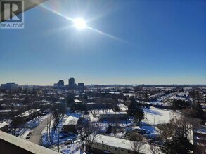 160 Flemington Rd in Toronto, ON - Building Photo - Building Photo