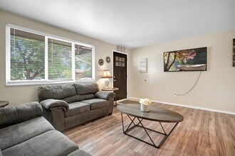 4620 Holland St in Wheat Ridge, CO - Foto de edificio - Building Photo