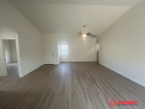 8405 Frankie Lou St in Bakersfield, CA - Building Photo - Building Photo